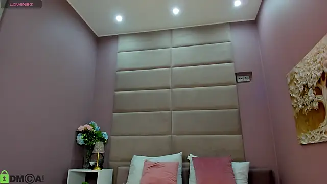 Adeline Perle online show from 10/04/25, 01:03