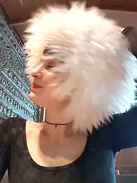 Adeline Perle online show from 10/13/25, 07:19