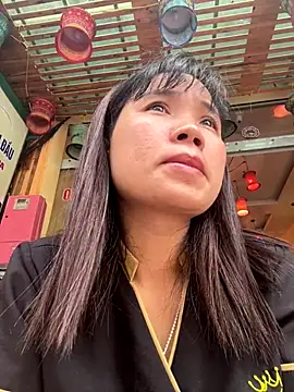 Snapshot of Ngoc-bbi chatting on 09/13/25, 06:46 Ngoc-bbi online show from 09/13/25, 06:46