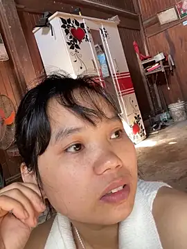 Snapshot of Ngoc-bbi chatting on 10/18/25, 02:36 Ngoc-bbi online show from 10/18/25, 02:36