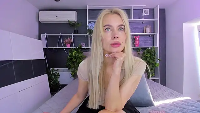 Snapshot of SabrinaSharm chatting on 05/31/26, 05:04 SabrinaSharm online show from 05/31/26, 05:04