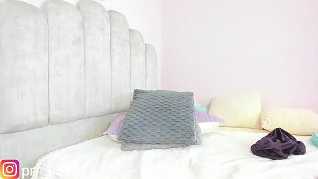 Snapshot of paula_cosio chatting on 10/04/25, 04:05 paula cosio online show from 10/04/25, 04:05