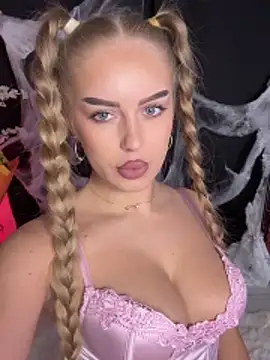 AubrieleRouj1 online show from 10/25/25, 04:02