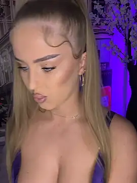 AubrieleRouj1 online show from 04/19/26, 06:32