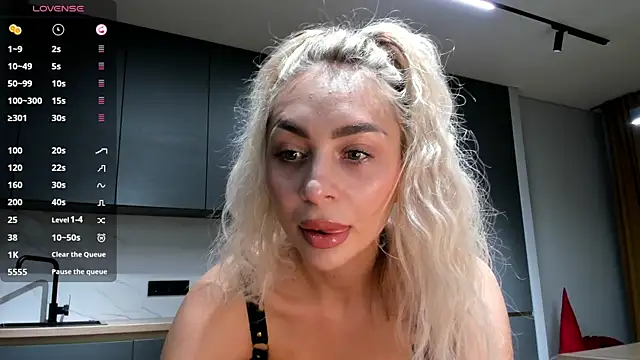 SaraShine  online show from 12/14/25, 09:30