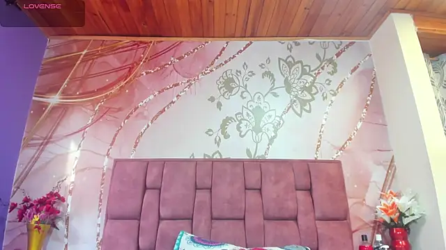 luna maisonn online show from 11/05/25, 08:20