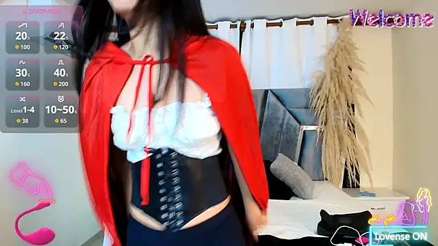 MiniLove 01 online show from 10/31/25, 12:06