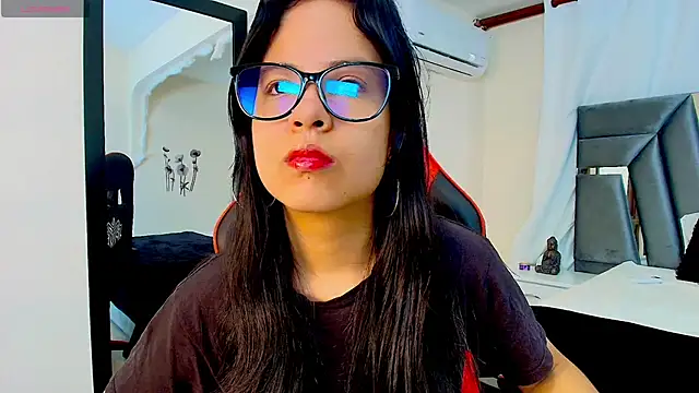 MiniLove 01 online show from 03/11/26, 12:11