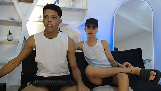 PRETTY FEM online show from 11/02/25, 01:35