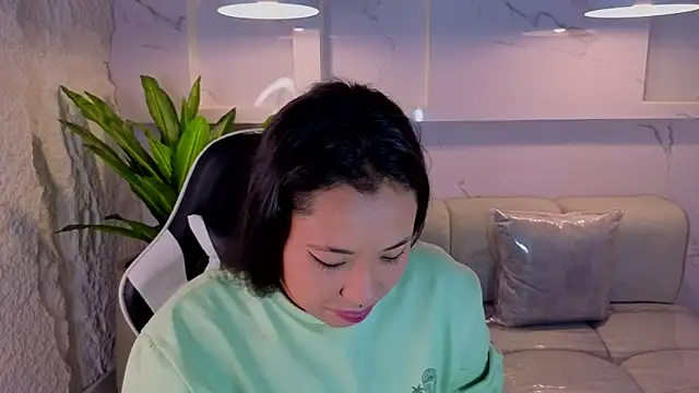 Hollypeyton Tp online show from 09/08/25, 07:57