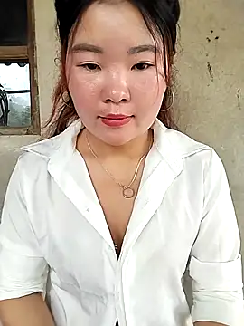 lylylove online show from 05/18/26, 04:07