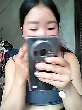 Snapshot of lylylove chatting on 06/22/26, 01:29 lylylove online show from 06/22/26, 01:29