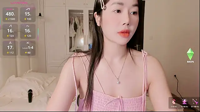 Snapshot of strawberry-ni chatting on 10/20/25, 11:21 strawberry-ni online show from 10/20/25, 11:21