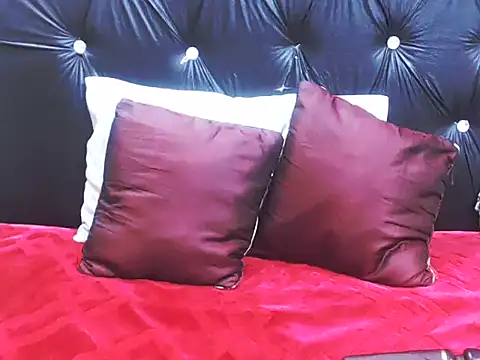 Snapshot of AppleAss02 chatting on 11/13/25, 05:01 AppleAss02 online show from 11/13/25, 05:01