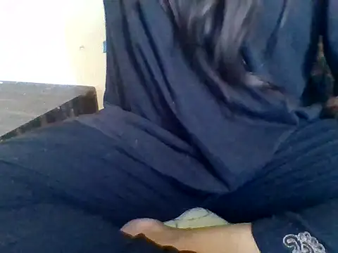 Snapshot of Vaani_Singha chatting on 10/13/25, 05:07 Vaani Singha online show from 10/13/25, 05:07