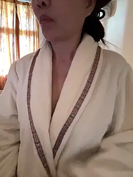 xiiuuff18 online show from 11/22/25, 02:10