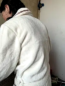 xiiuuff18 online show from 11/25/25, 11:49