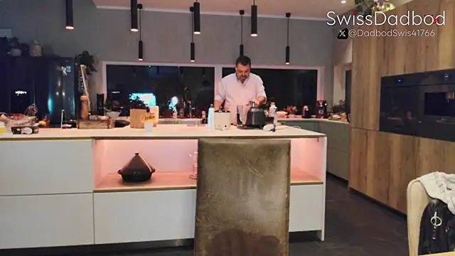 Snapshot of SwissDadbod chatting on 09/12/25, 08:09 SwissDadbod online show from 09/12/25, 08:09