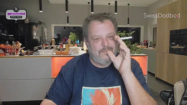 Snapshot of SwissDadbod chatting on 12/22/25, 08:50 SwissDadbod online show from 12/22/25, 08:50