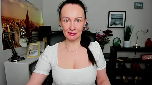 Velvet Jasmine online show from 09/18/25, 05:42