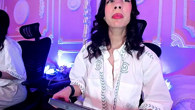 aitana johns online show from 11/07/25, 12:16