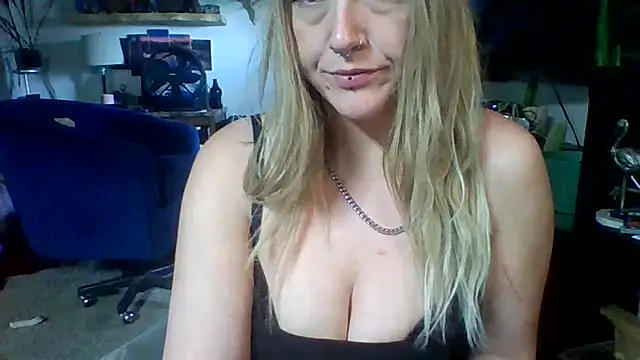 Snapshot of cutiekayls chatting on 07/01/26, 10:53 cutiekayls online show from 07/01/26, 10:53