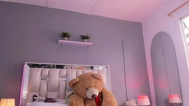 Darlyn tenderhot   online show from 12/21/25, 02:24