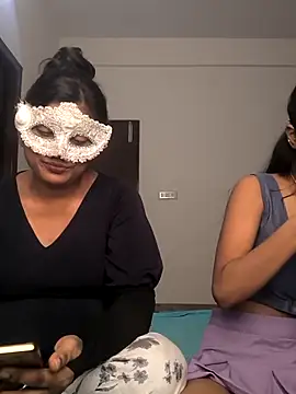 your chandni04 online show from 02/02/26, 10:36