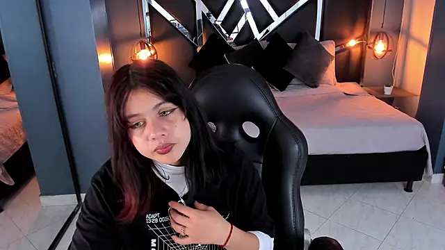 Julieth brown  online show from 10/11/25, 07:34