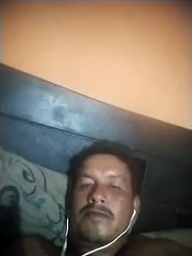 colombiano198720 online show from 10/02/25, 01:45