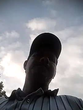 colombiano198720 online show from 10/19/25, 12:06