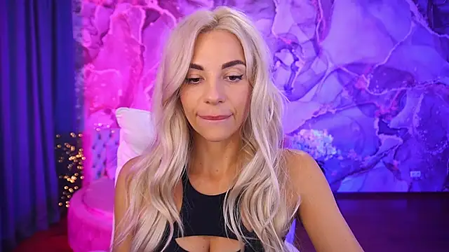 BellaRayyy online show from 10/13/25, 06:13