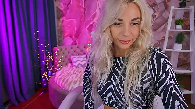 BellaRayyy online show from 11/02/25, 01:57