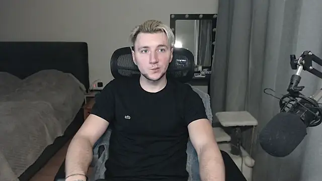 Snapshot of Elvin_Vaenight chatting on 10/30/25, 07:03 Elvin Vaenight online show from 10/30/25, 07:03