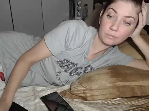 petite danielle online show from 11/25/25, 09:59