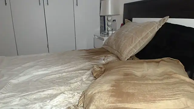 petite danielle online show from 11/27/25, 08:55