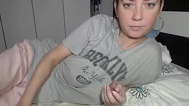 petite danielle online show from 02/16/26, 08:32