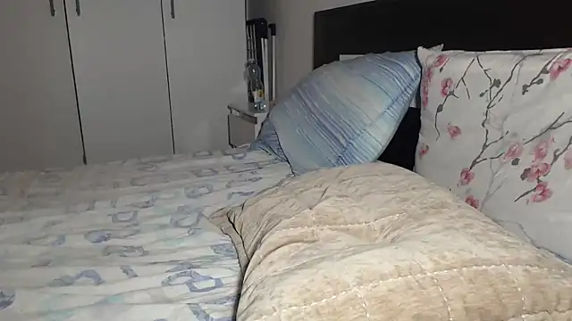 petite danielle online show from 04/18/26, 08:31