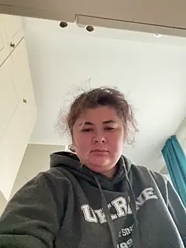 Snapshot of AliceCurlyX chatting on 12/14/25, 11:04 AliceCurlyX online show from 12/14/25, 11:04