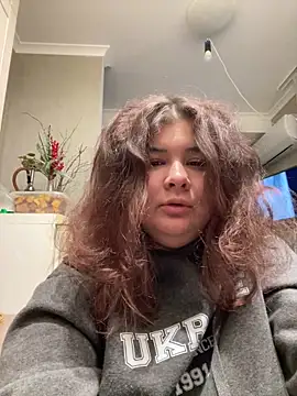 Snapshot of AliceCurlyX chatting on 12/15/25, 11:42 AliceCurlyX online show from 12/15/25, 11:42