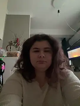 Snapshot of AliceCurlyX chatting on 12/17/25, 11:05 AliceCurlyX online show from 12/17/25, 11:05