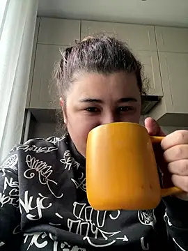 Snapshot of AliceCurlyX chatting on 01/10/26, 10:50 AliceCurlyX online show from 01/10/26, 10:50