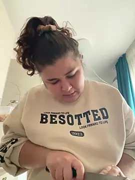 Snapshot of AliceCurlyX chatting on 02/15/26, 10:25 AliceCurlyX online show from 02/15/26, 10:25