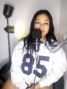 Snapshot of Tigresa23 chatting on 10/26/25, 02:39 Tigresa23 online show from 10/26/25, 02:39