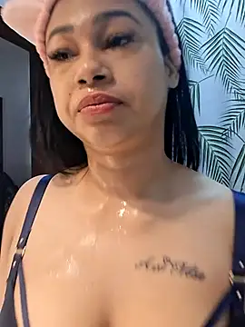 Snapshot of Tigresa23 chatting on 03/26/26, 05:18 Tigresa23 online show from 03/26/26, 05:18