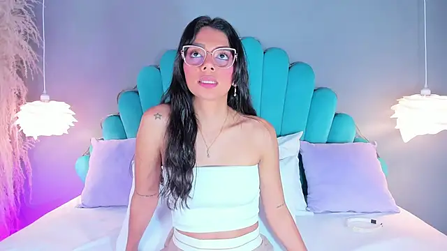 AlassiaHocthner online show from 09/10/25, 11:43