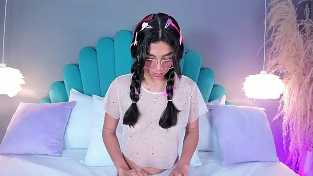 AlassiaHocthner online show from 10/09/25, 11:41