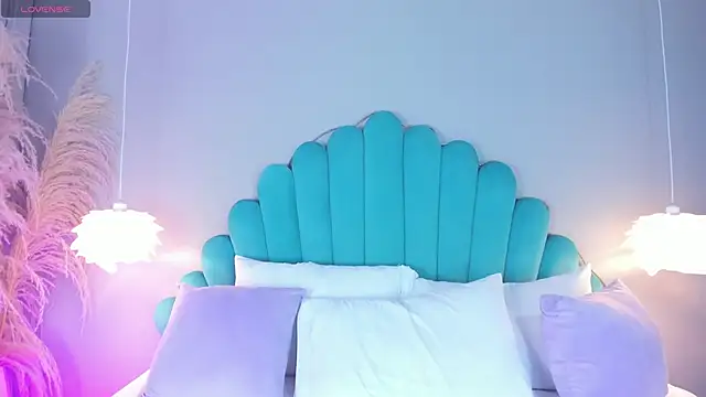 AlassiaHocthner online show from 11/12/25, 11:43