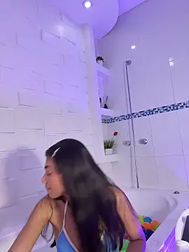 AlassiaHocthner online show from 12/20/25, 12:01