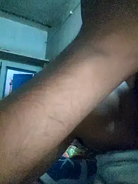 Snapshot of yours_boyyy chatting on 10/01/25, 08:37 yours boyyy online show from 10/01/25, 08:37